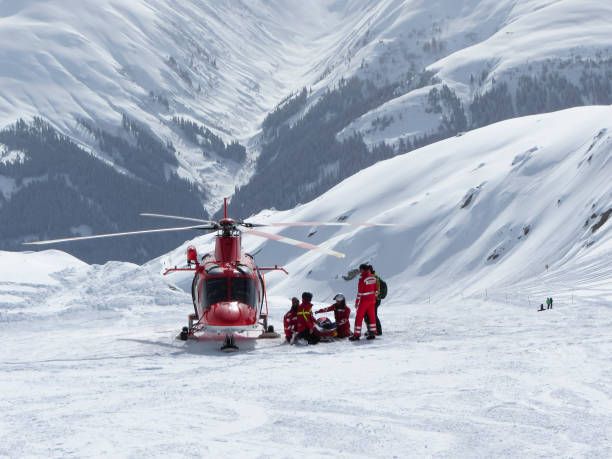 Emergency descent for altitude sickness patient using helicopter or stretcher